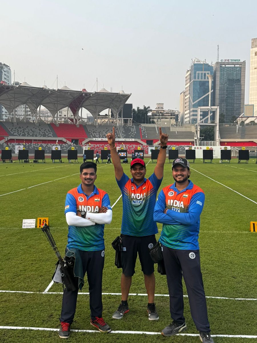 ddsportschannel's tweet image. एशियन आर्चरी चैंपियनशिप 2025 🎯🇮🇳

भारतीय तीरंदाजों का दमदार प्रदर्शन जारी!

कंपाउंड पुरुष टीम (अभिषेक वर्मा, साहिल जाधव और प्रथमेश फुगे) ने रोमांचक सेमीफाइनल जीतकर फाइनल में बनाई जगह। 💪🏹

#AsianArcheryChampionship2025 #TeamIndia #Archery
