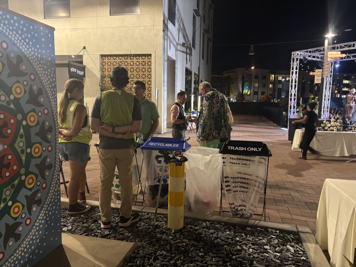 _GLSolutions_'s tweet image. 🌿 A beautiful night celebrating Arizona’s sustainability leaders at the Best of Arizona Awards Gala! ✨
Our Green Team led recycling, composting, soft plastics, waste sorting + bin guarding to help #StarveTheLandfill.

Join us: bit.ly/4p2NO0g