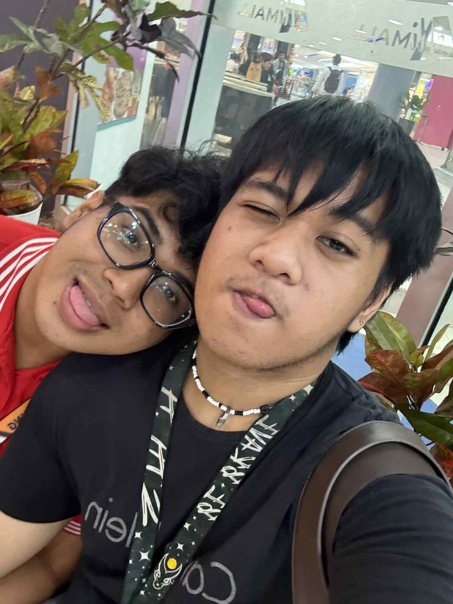 d_cantsee's tweet photo. I miss my bf so much😞 https://t.co/WouaXBdZua
