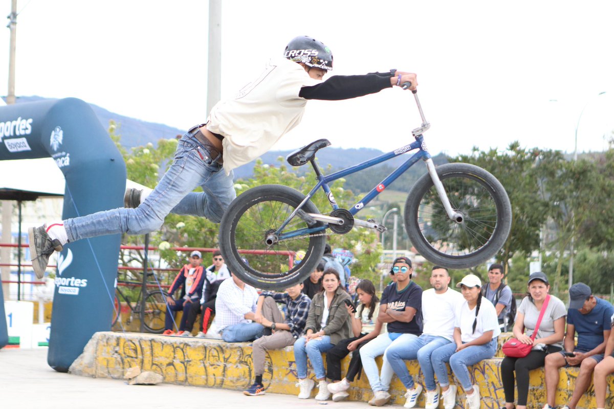 GobBoyaca's tweet photo. ¡En Duitama se llevó a cabo la 1ra versión de los #JuegosExtremos!
Cerca de cien participantes aceptaron el reto y se dieron cita en el skatepark, para la disputa de la primera edición de los Juegos Extremos, evento promovido con @IndeportesBoy y el apoyo del IERD Duitama. https://t.co/jqddi2qEAF