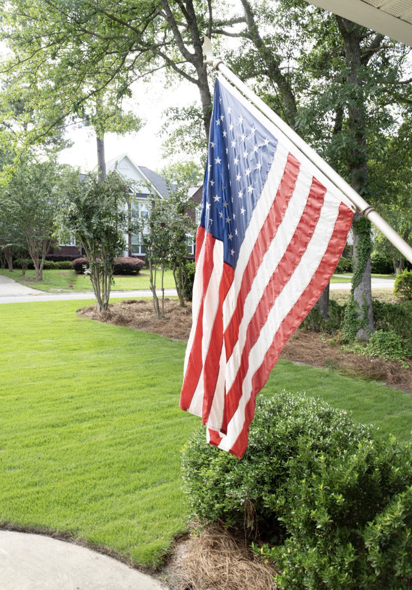 ModernTurfSod's tweet image. Modern Turf honors all who have served. 🇺🇸

Thank you to the men &amp;amp; women of our Armed Forces for your courage &amp;amp; sacrifice. As a small token of our appreciation, active military &amp;amp; veterans receive 10% off every sod purchase, at Modern Turf. Not just today, but all year long.