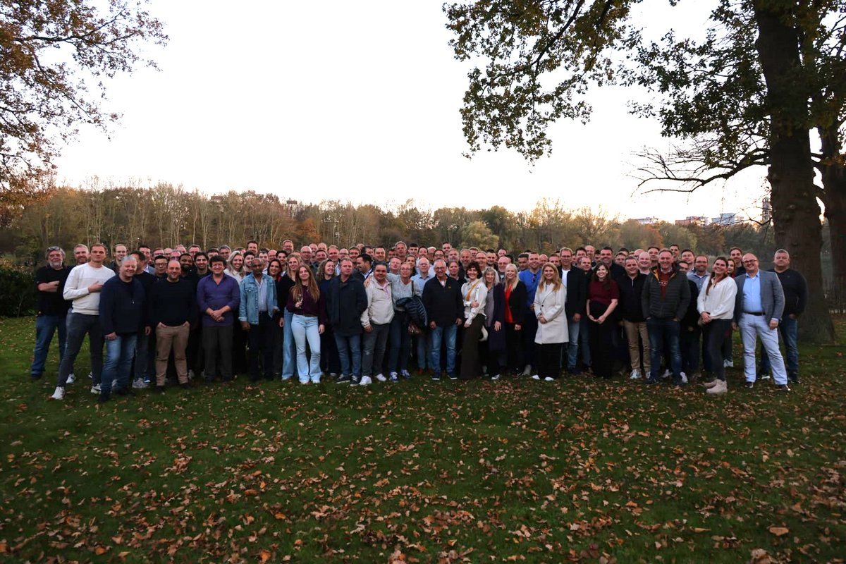 Werkplezier | Op vrijdag 7 november kwamen collega’s van álle generaties samen op de prachtige locatie Te Werve in Rijswijk voor een inspirerende en gezellige najaarsbijeenkomst. 
#najaarsbijeenkomst #2025 #generaties #verbinding #werkplezier #boele #ookditisvolkerwessels