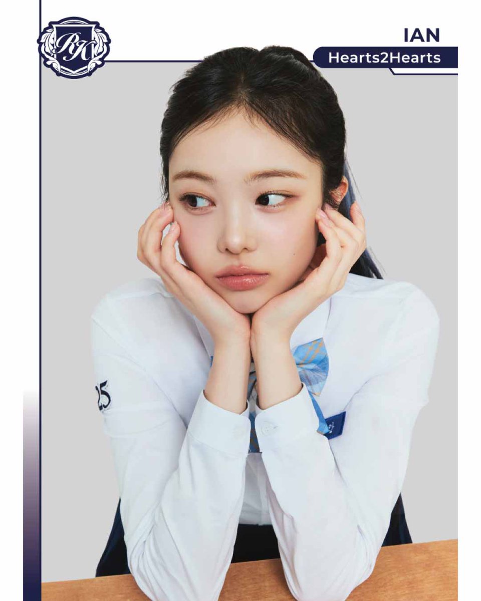 Oh BARU NOTICE,,, ternyata ada bordiran 25 di lengannya... LUCU BGT SEKOLAH2AN INI 😫 selanjutnya bg warna hijau yah dasinya...