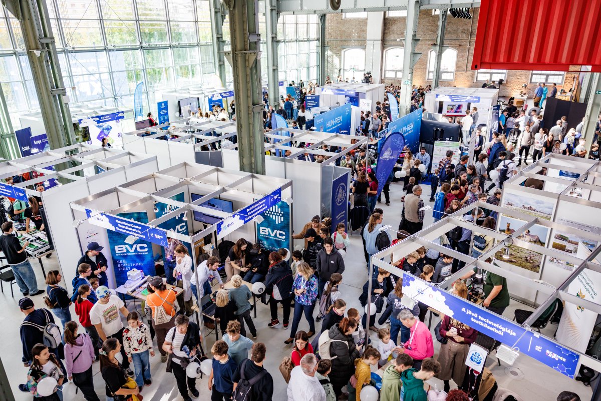 BVC2021's tweet photo. 🧠 Thank you for stopping by our booth at the Science Expo!

We loved meeting so many curious science enthusiasts. It was great to see your excitement as you explored how we study the brain and discovered the world of neuroscience through our activities and demonstrations. https://t.co/Wt1F9ZPNga