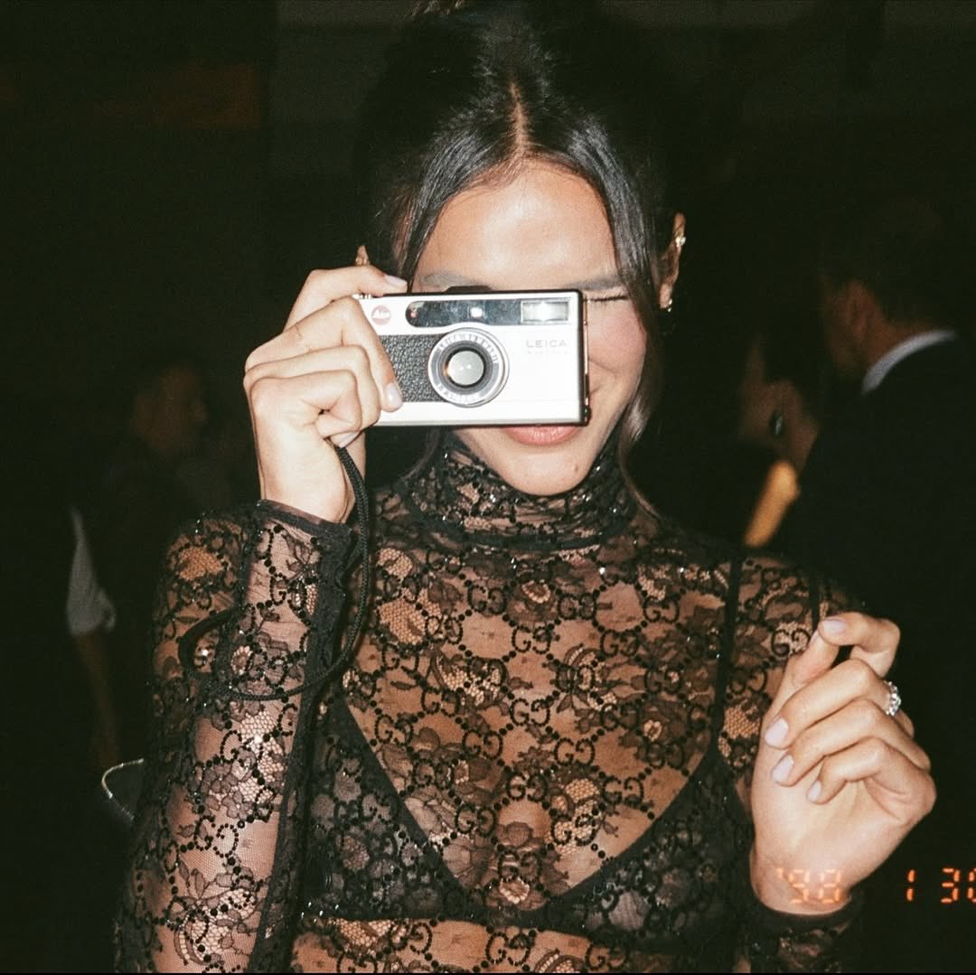 Bruna Marquezine para Gucci na Festa do MASP. 🖤