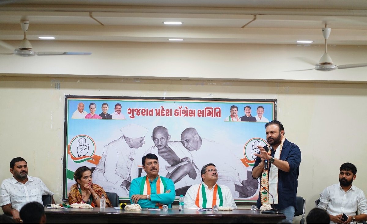 AmitChavdaINC's tweet image. આજના રોજ NSUI જિલ્લા-શહેર પ્રમુખ અને રાજ્ય ટીમ સાથે ચર્ચા બેઠક થઈ જોડે યુવા શક્તિ અને સંગઠનને વધુ મજબૂત બનાવવા માટે માર્ગદર્શન પણ આપ્યું.
@INCGujarat @INCIndia @MukulWasnik