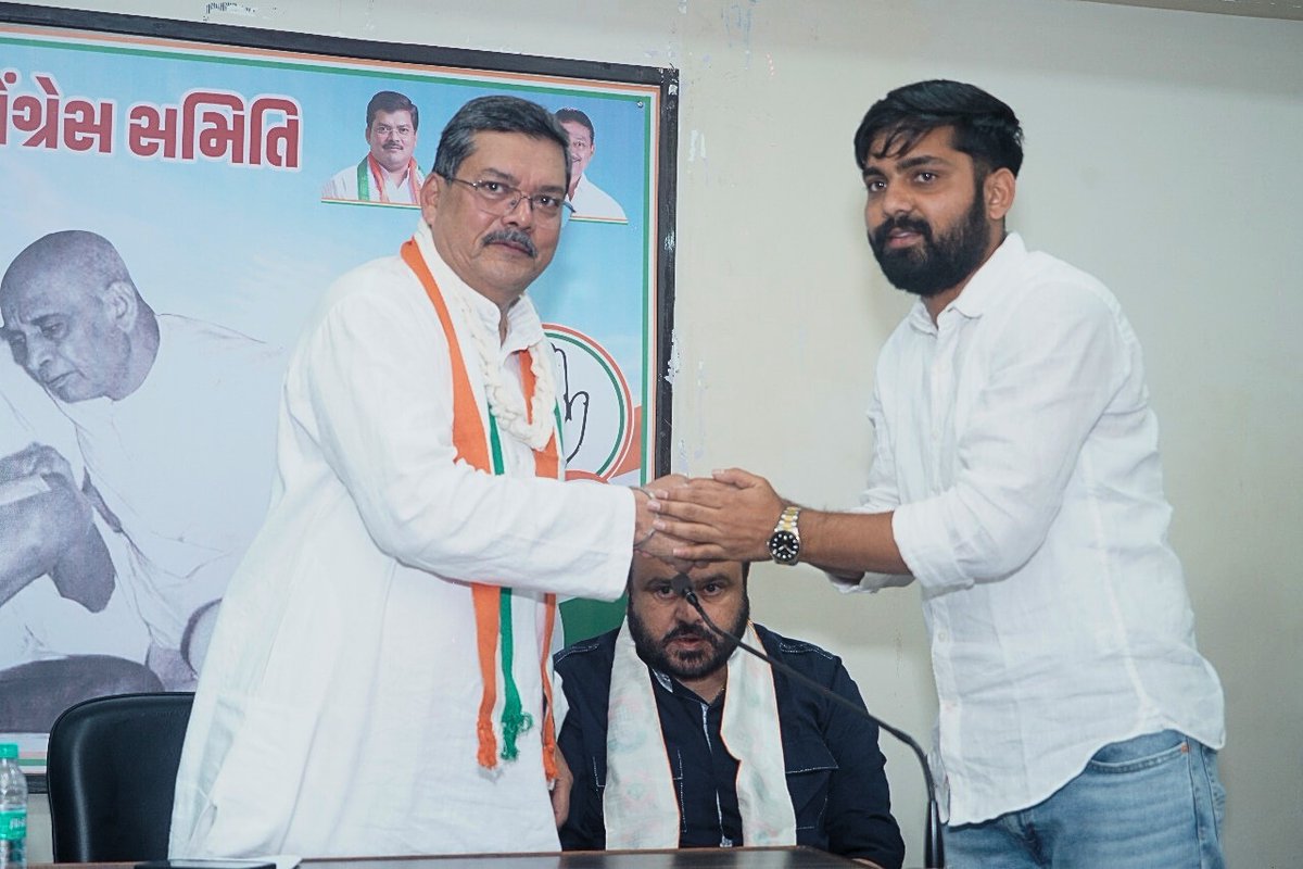 AmitChavdaINC's tweet image. આજના રોજ NSUI જિલ્લા-શહેર પ્રમુખ અને રાજ્ય ટીમ સાથે ચર્ચા બેઠક થઈ જોડે યુવા શક્તિ અને સંગઠનને વધુ મજબૂત બનાવવા માટે માર્ગદર્શન પણ આપ્યું.
@INCGujarat @INCIndia @MukulWasnik