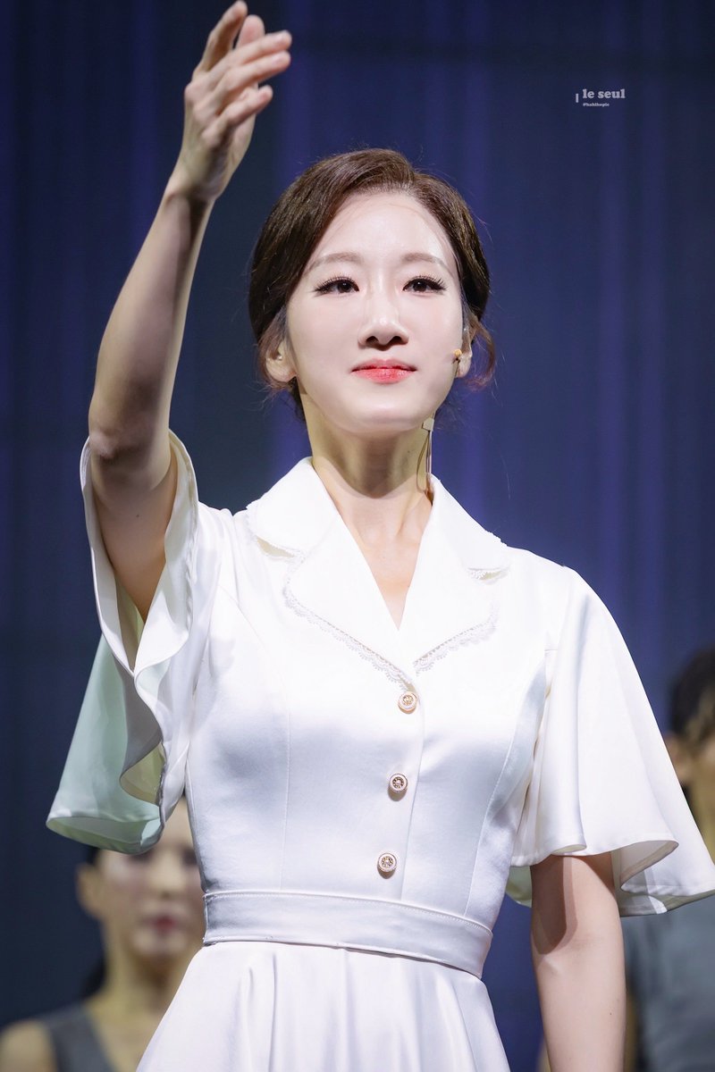 251111 에비타 커튼콜

#유리아 에비타

𝐃𝐨𝐧'𝐭 𝐂𝐫𝐲 𝐟𝐨𝐫 𝐌𝐞, 𝐀𝐫𝐠𝐞𝐧𝐭𝐢𝐧𝐚