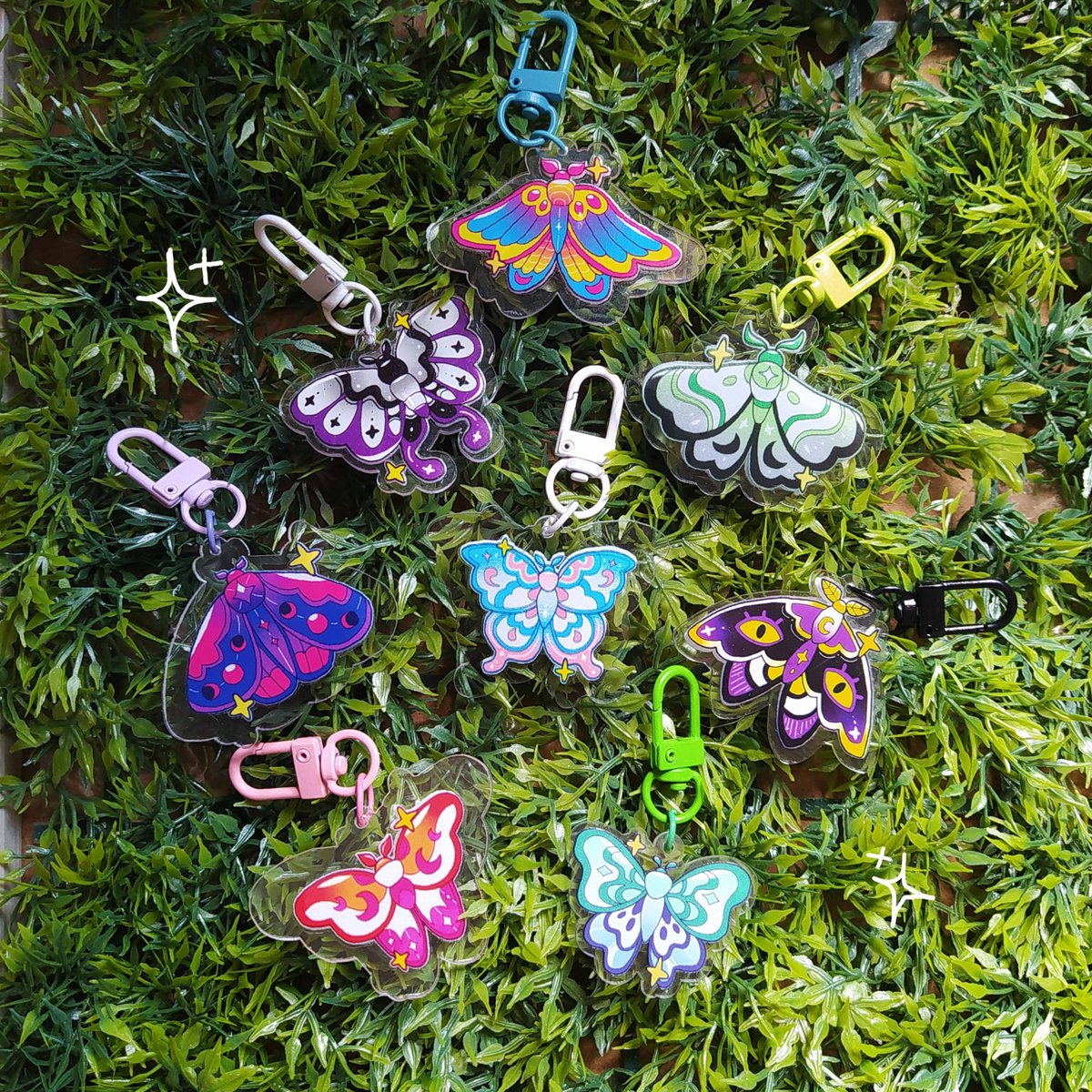 studiompup's tweet image. Os chaveiros de borboletas e mariposas LGBTQIA+ que são sucesso nos eventos já estão disponíveis na loja online: shopee.com.br/studiompup 🌈✨