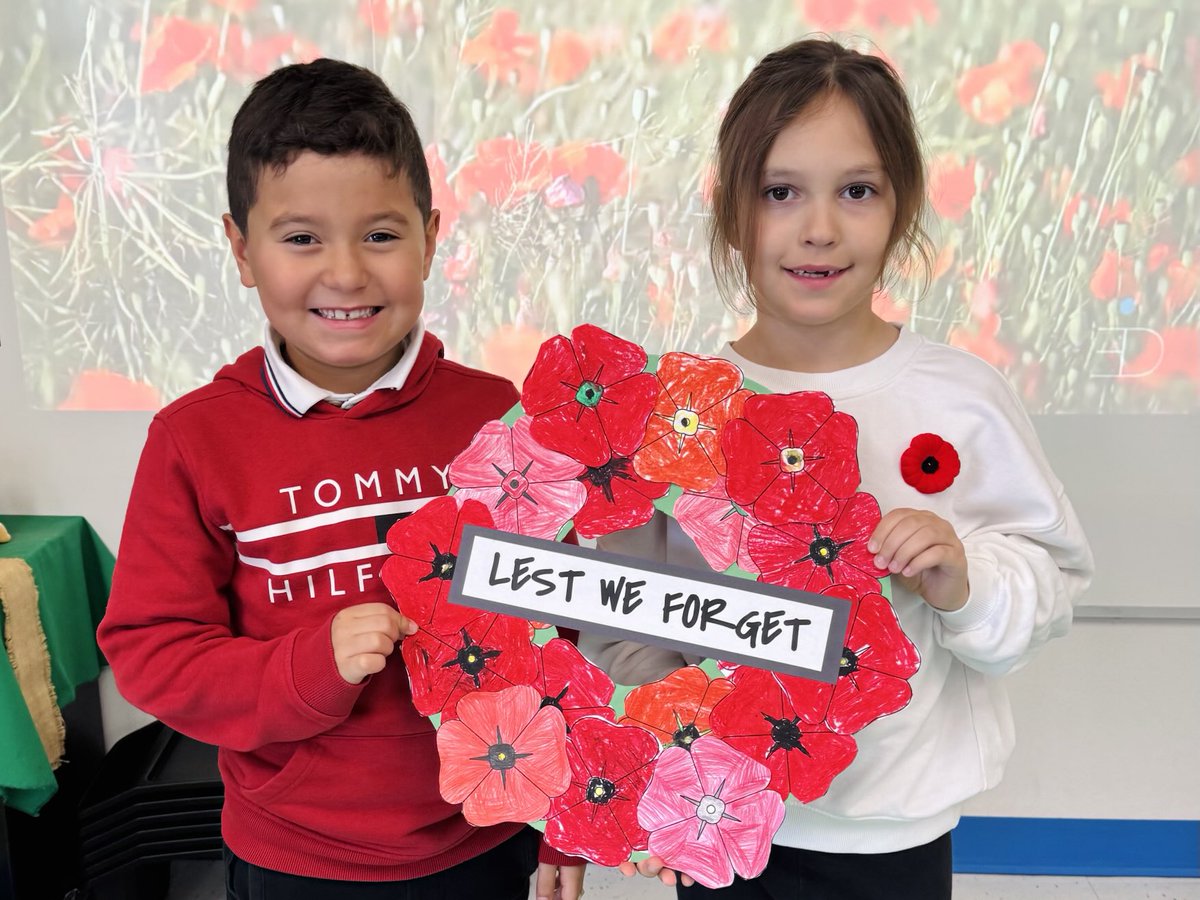 MrsWalkerOCSB's tweet image. Lest We Forget ⁦@StAnneOCSB⁩ 

#RemembranceDay #WeRemember #FlandersFields #Poppy