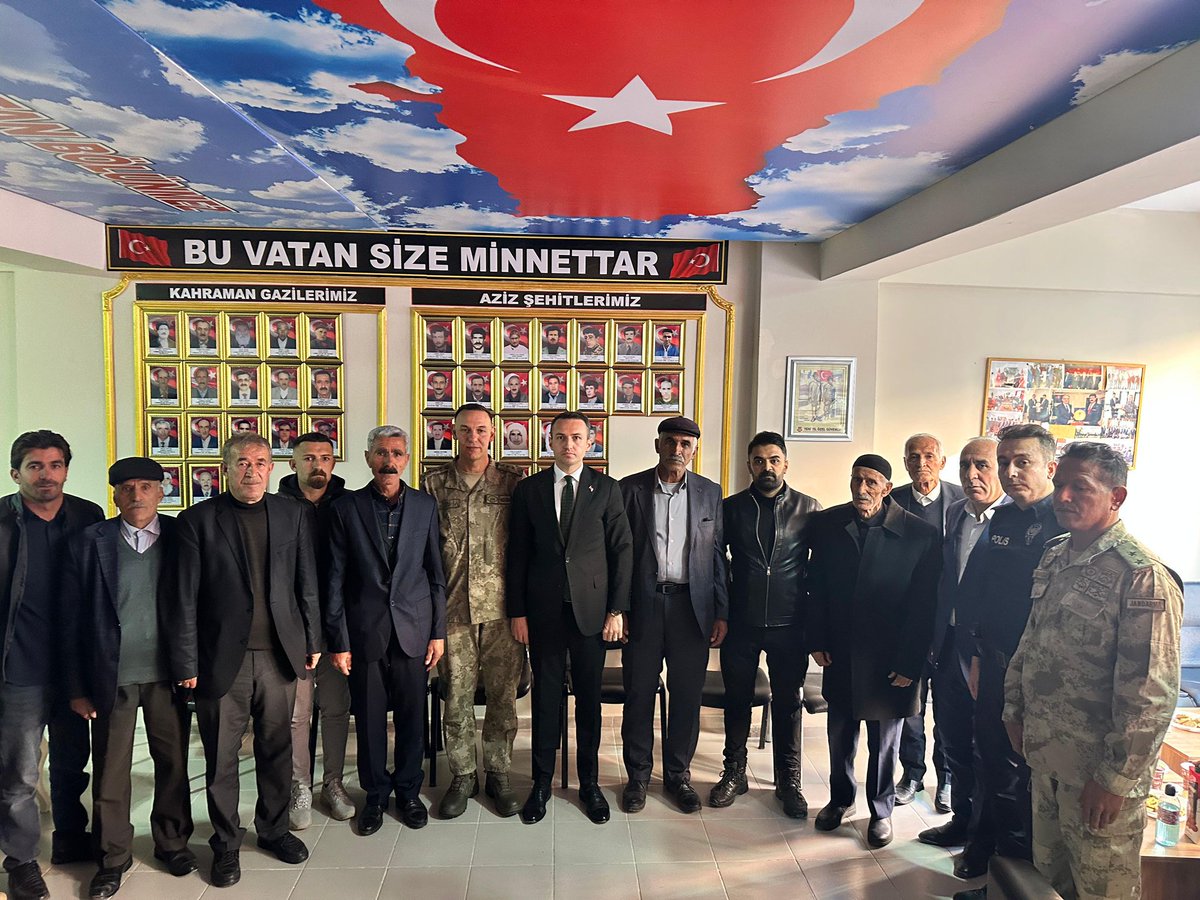 Çaldıran Şehit Aileleri ve Gaziler Derneği’nin yeni yerinde açılışı yapıldı. 
Açılış programına; Kaymakamımız Süleyman BAKAN, İlçe Protokolü, Şehitlerimizin kıymetli aileleri ve Kahraman Gazilerimiz, ile hemşerilerimiz katılım sağladı. 
caldiran.gov.tr/caldiran-sehit…