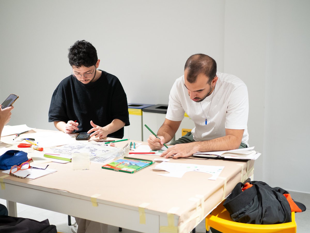 EscuelaCei's tweet photo. 🖍️ El pasado viernes, nuestrxs alumnxs de Producción Gráfica, visitaron nuestro taller de CEI Madrid para hacer diseños de caligramas, utilizando diferentes técnicas, como el letraset.

#Diseño #ProducciónGráfica #Creatividad #DiseñaTuFuturo #EscuelaCEI https://t.co/63qxueJVei
