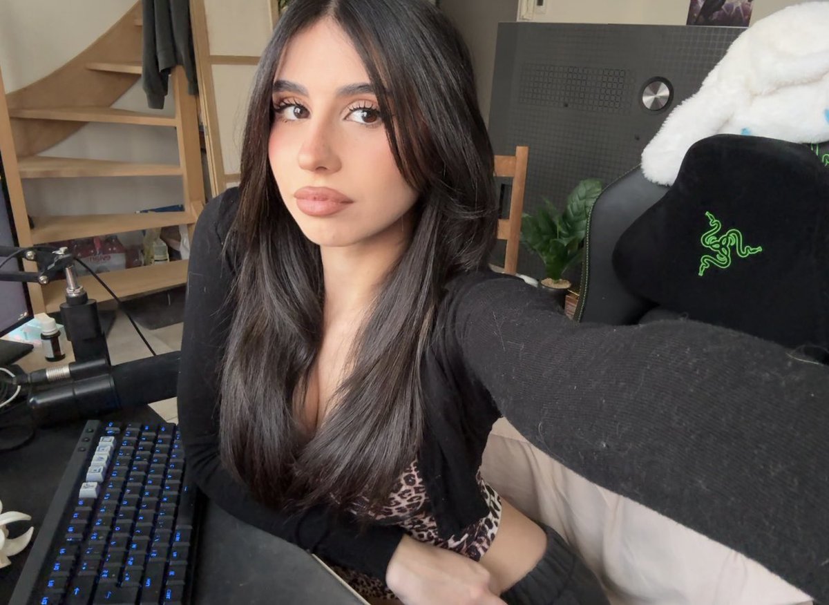 Aloonea_'s tweet photo. j’sais même pas laquelle choisir dsl .. https://t.co/zEjtOkL3J5