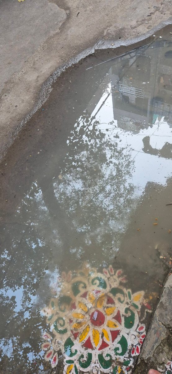 SSurender12's tweet photo. The quality of sanitation services provided by the Delhi government is a matter of concern. The sewage cover outside my residence has been overflowing for the past month, and despite numerous complaints, no action has been taken to address the issue.
@gupta_rekha @p_sahibsingh https://t.co/F2MnEfvjpS