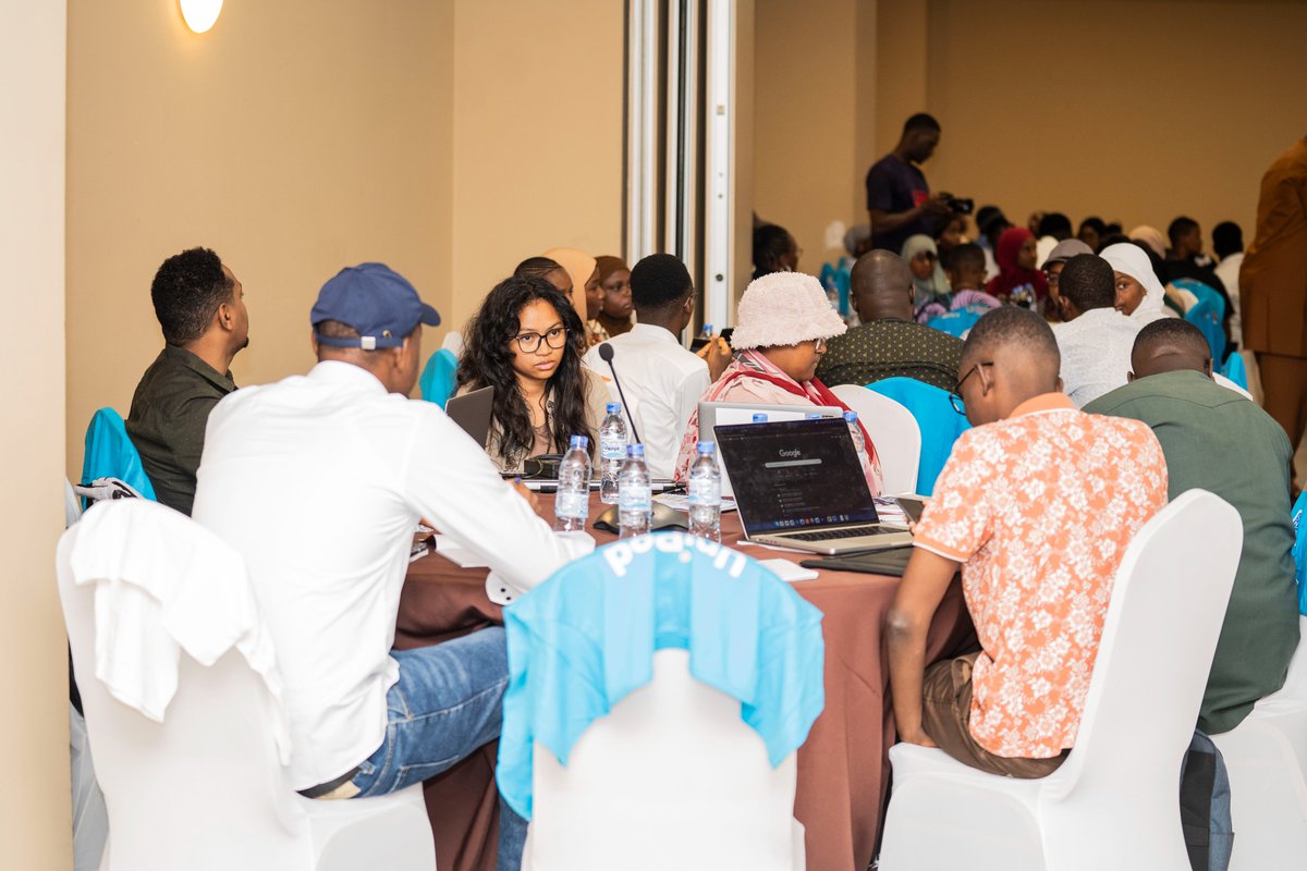 PNUDGuinee's tweet image. + 40 #jeunes innovateurs venus de 7 pays d'#Afrique séjournent en #Guinée pour 30 jours d’immersion, de co-création et de formation autour de l’IA et de l’entrepreneuriat digital. L'initiative #BootcampUnipodGuinée25 se veut un catalyseur de l'innovation technologique en Guinée.