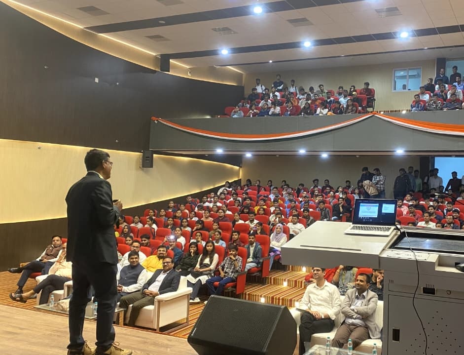 foetlkouniv's tweet photo. The Dept of Mech. Engg, @foetlkouniv , @lkouniv successfully organized a workshop on “Corrosion Challenges Towards a Sustainable Society". Dr. Shashi Bhushan Arya (NITK, Surathkal) delivered an insightful session in presence of Dean FoET @satendrasejong
#CorrosionScience. https://t.co/QzEm00fOKe