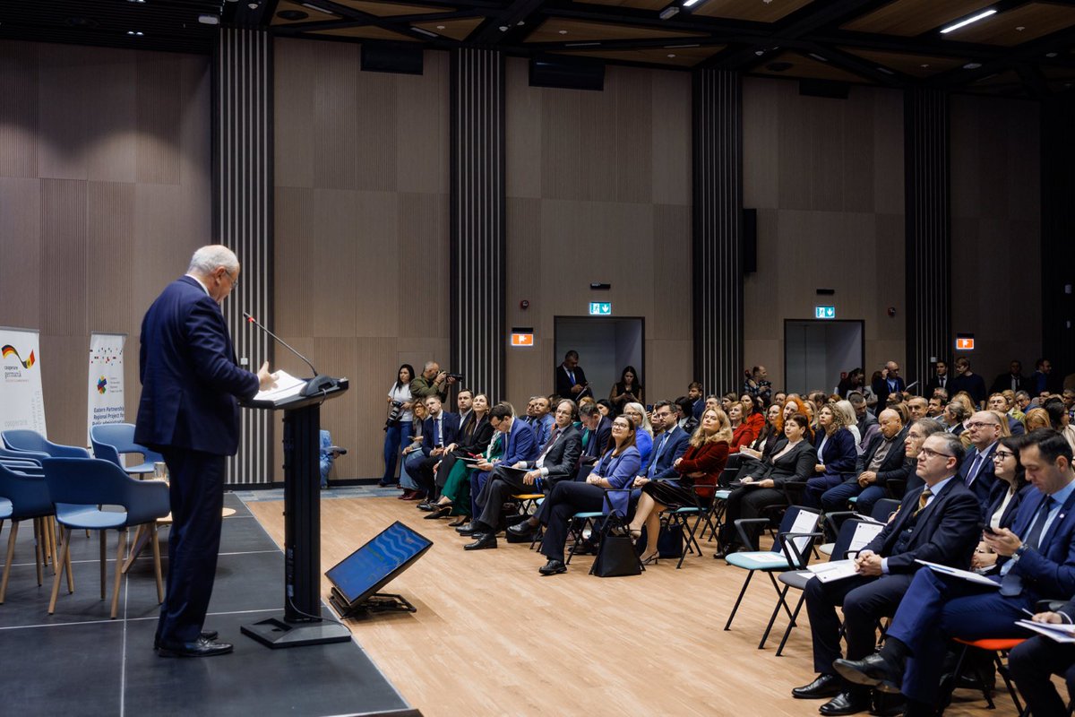 The 2025 Enlargement Report for Moldova was discussed &amp; analysed today together with over 400 participants from business, civil society, academia, local &amp; central authorities. 

We’re preparing our country for 🇪🇺 membership with determination &amp; united efforts across the country.