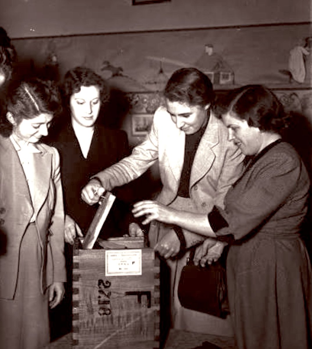 Hoy, 11 de noviembre, celebramos la memoria de aquel día en 1951 en que el voto femenino, impulsado por Evita, se hizo realidad. Un paso gigante para la ciudadanía plena.