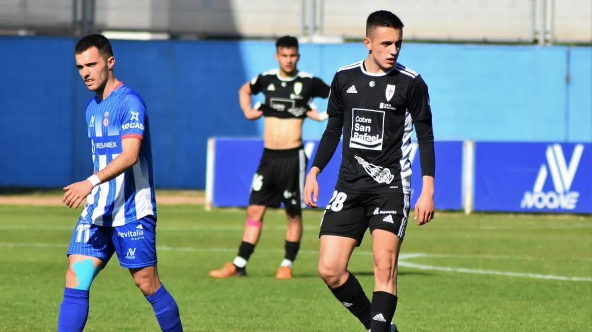 CompoStats's tweet image. #ComposNoia 

Muchos reencuentros este domingo en San Lázaro. Empezando por Alberto Mariano; Paco, Queiruga y Constenla pasaron por el primer equipo del Compos, además de muchos otros por la base. Samu hizo el camino contrario.