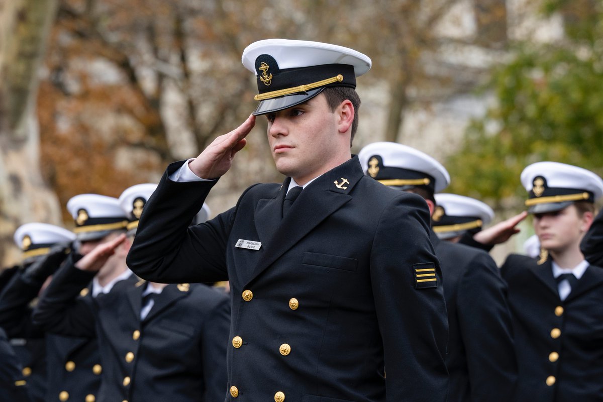 CarnegieMellon's tweet image. On #VeteransDay, we honor those who have served our country with courage and dedication.

Thank you, veterans! 🇺🇸
