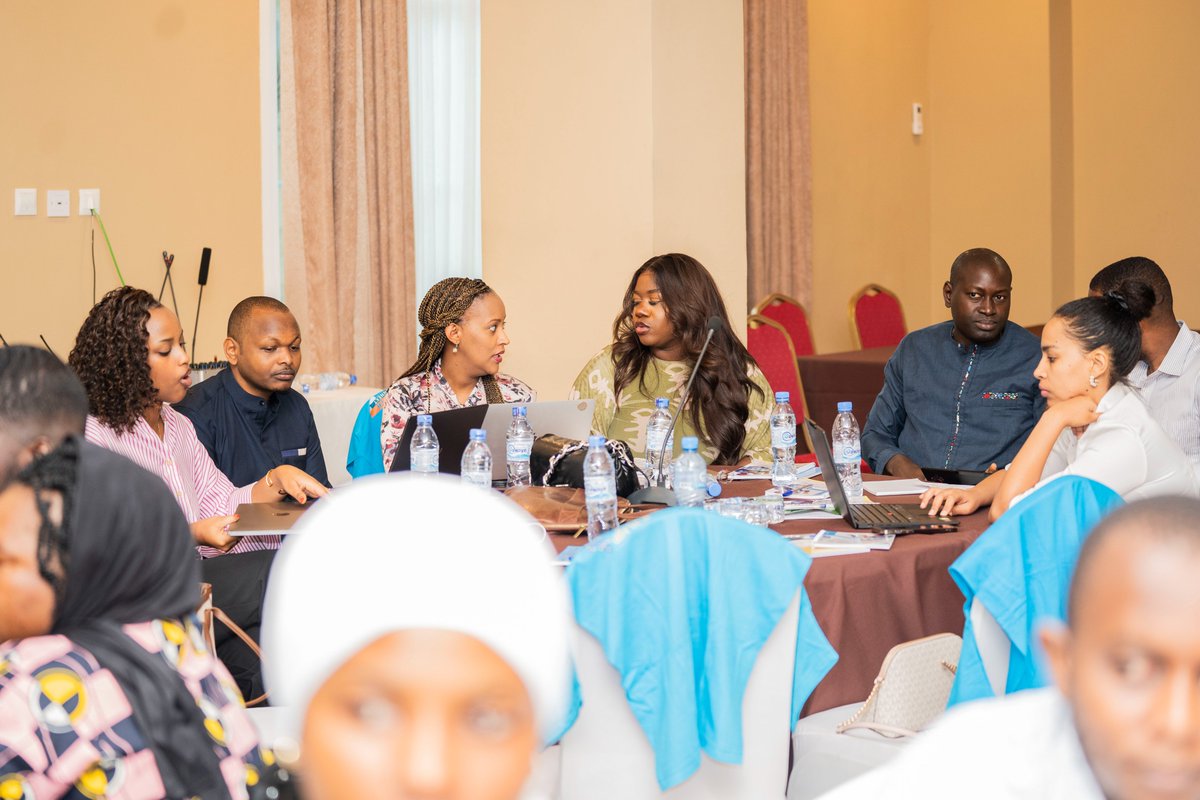 PNUDGuinee's tweet image. + 40 #jeunes innovateurs venus de 7 pays d'#Afrique séjournent en #Guinée pour 30 jours d’immersion, de co-création et de formation autour de l’IA et de l’entrepreneuriat digital. L'initiative #BootcampUnipodGuinée25 se veut un catalyseur de l'innovation technologique en Guinée.