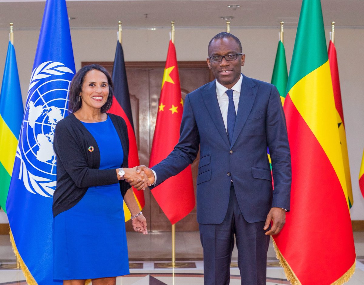 BeninDiplomatie's tweet image. 🇧🇯🫱🏿‍🫲🏼🇬🇭 🫱🏿‍🫲🏼🇺🇳 #BeninDiplomatie | Le Ministre @shegunbakari a reçu ce lundi 10 novembre 2025, les copies figurées des lettres de créance du nouvel Ambassadeur désigné du Ghana près le Bénin, M. Mohammed Abubakari MANAF, ainsi que les lettres de cabinet de la Représentante du #FIDA…