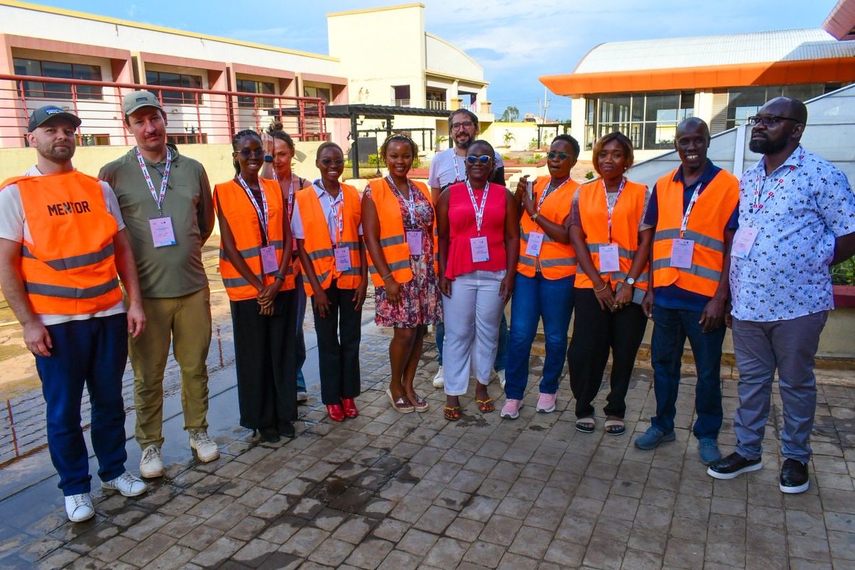 Cee_Jay1_'s tweet image. Spent 48 hours at the #Tech4Agriculture Hackathon 2025 mentoring brilliant young innovators. Seeing ideas turn into prototypes reminded me why I love innovation, it’s about the people, curiosity &amp;amp; persistence. Thanks @AfriFORTIFIED @Garage48 @IDL_Labs  #AgriTech #Hackathon2025
