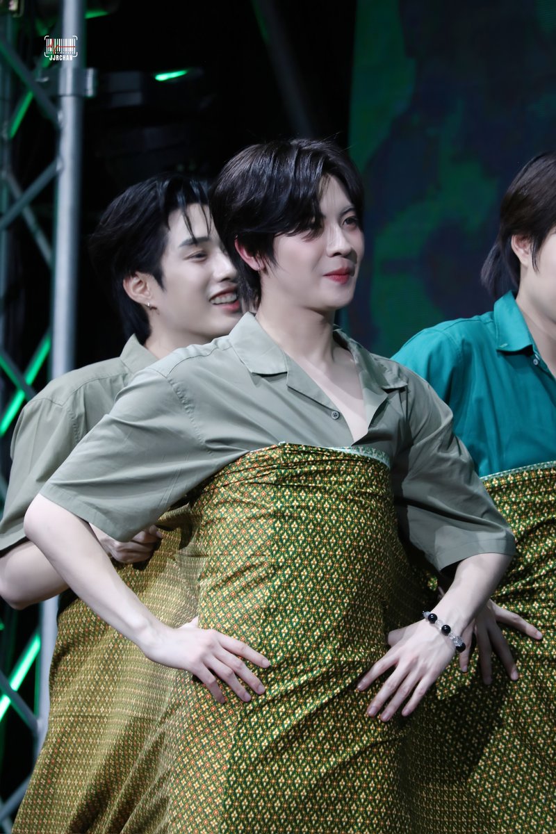 เอ็นดูยัยจิ๋วนี่มากอะ ท่ายืนโคตรโซะ 55555555555555555555555555555 เหมือนโจมผ้าถุงเตรียมลงไปตีโป่งในคลอง

KNPTFO LOVE GRABFOOD
#ศึกGrabFoodMegaSaleถูกกว่าชัวร์
#firstone #TleFirstone