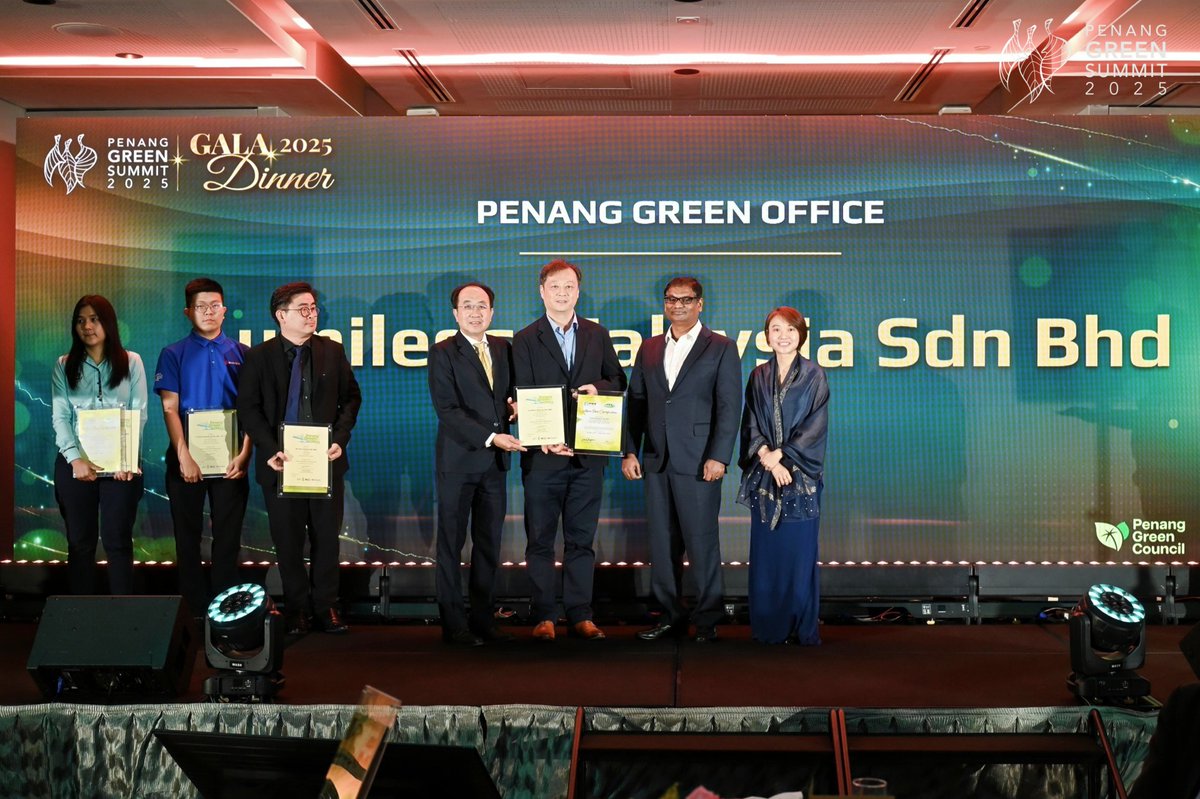 lumileds's tweet image. The Penang Green Council &amp;amp; @PBAPP recently recognized Lumileds with the Penang Green Office &amp;amp; AQUASAVE certifications, recognizing our commitment to sustainability &amp;amp; water conservation 🌿

Thank you to our team for making our sustainability goals a reality!