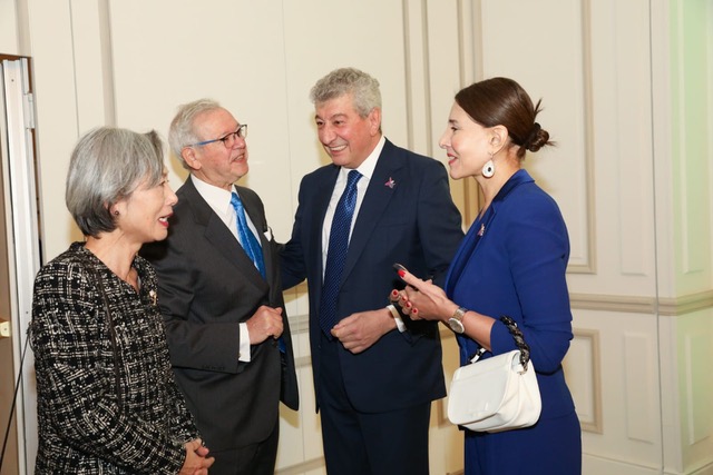 DiplomaciaESP's tweet image. La Academia de la Diplomacia asiste con el Consejero, Embajador Arturo Pérez, a la recepción y concierto de la embajada de @AzEmbSpain celebrado en @thepalacemadrid