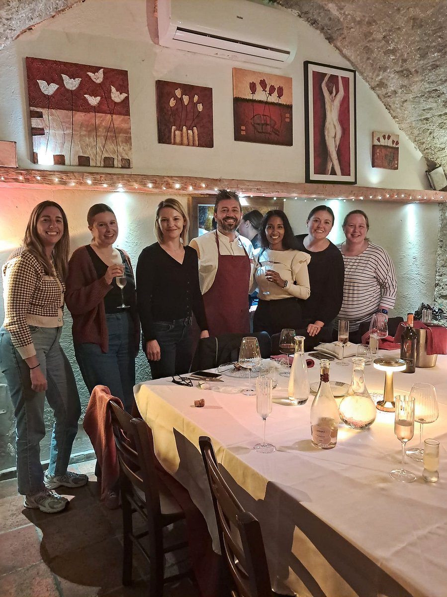 chefzanotti's tweet photo. Oggi a pranzo ho festeggiato con la mia famiglia, che è la mia forza e la mia ispirazione. E stasera… sono qui, al ristorante, con la mia seconda famiglia: i miei clienti. ❤️

Grazie a chi ha brindato con me, a chi mi ha fatto un sorriso, a chi ogni giorno ci sceglie https://t.co/D1i1eGHKwg
