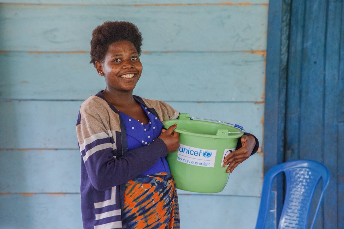 ODHasbl's tweet photo. À Sota (Ituri), avec l'appui de l'@UNICEFDRC, 48 femmes et filles ont reçu des kits de dignité après un appui psychosocial.

🔜 220 bénéficiaires dans 6 aires de santé du territoire d’Irumu.
💪 Restaurer l’estime de soi et la résilience.
•
#Dignité #Ituri #Protection #VBG #DRC https://t.co/FRBWZeKbRQ