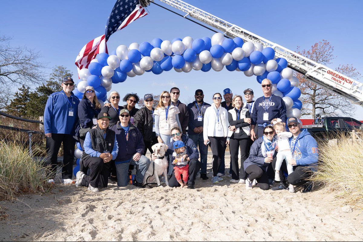 SilverShieldFo1's tweet photo. The 6th Annual SSF Greenwich Walk was held this past Saturday at Tod’s Point and it was a gorgeous day. SSF Trustee Chuck Scarborough emceed the event. Walkers, Silver Shield LOD families, CT, NY, and NJ State Police Greenwich PD, FD and EMS and others came together to show their unwavering support. Thank you to all those who helped to make the event a success. There’s still time to show your support by visiting the SSF auction:  https://t.co/mWYxI1KrXl