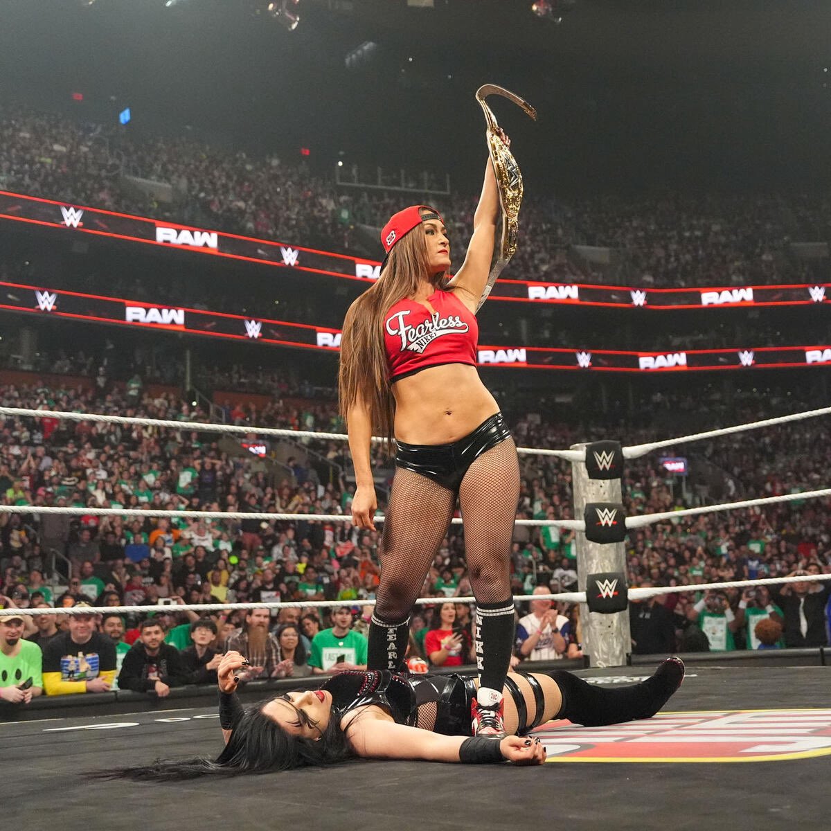 StephVaquerFans's tweet image. All of this happened in one night 💔

#WWERaw