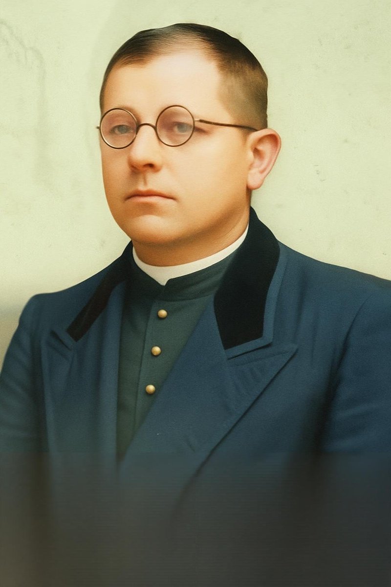 Un día como hoy, pero de 1882, nacía el Padre Lorenzo Massa 
.
Hoy celebramos su natalicio llevando a lo más alto las banderas que siempre pregonó
Solidaridad y amor por los colores 💙❤️

#masque90minutos 
#militanciaporloscolores 💙❤️