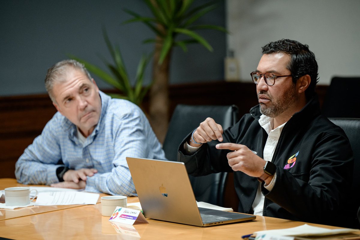 En reunión de trabajo con <a href="/TOMASGTZM/">Tomás Gutiérrez Merino</a> alcalde de Ramos Arizpe y <a href="/fgutizp/">Fernando Gutiérrez</a> subsecretario de Transporte y Movilidad e Infraestructura de Coahuila, para impulsar un esquema de transporte gratuito que conecte las rutas #AquíVamosGratis y la Ruta Estudiantil de Ramos Arizpe. 🚍 (1/2)
