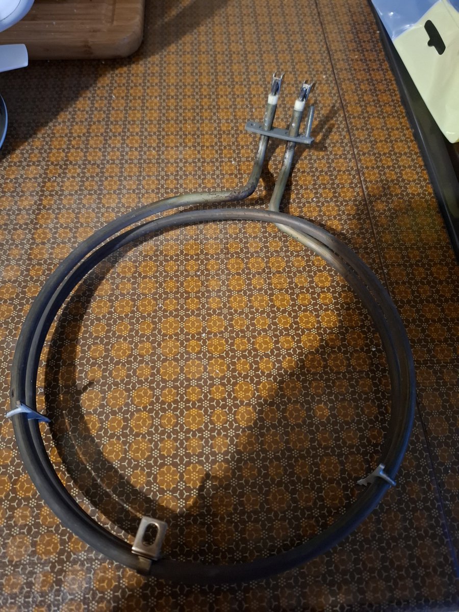 After the success last week, keeping a 30/40 year old Hotpoint washing machine running.  This week, it was a 40 plus year old Neff built-in oven in Brightons.  New fan element fitted and back working again. 

#ApplianceRepairs #DomesticAppliances #Neff #Oven #NeffOven #Brightons