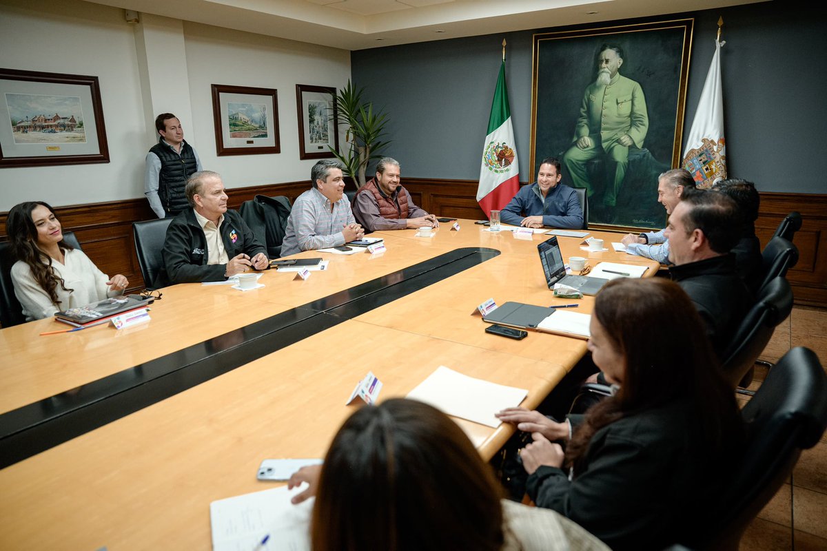 (2/2)

¡En equipo y con el apoyo del gobernador Manolo Jiménez estamos fortaleciendo la movilidad de la región! #PorAmoraSaltillo