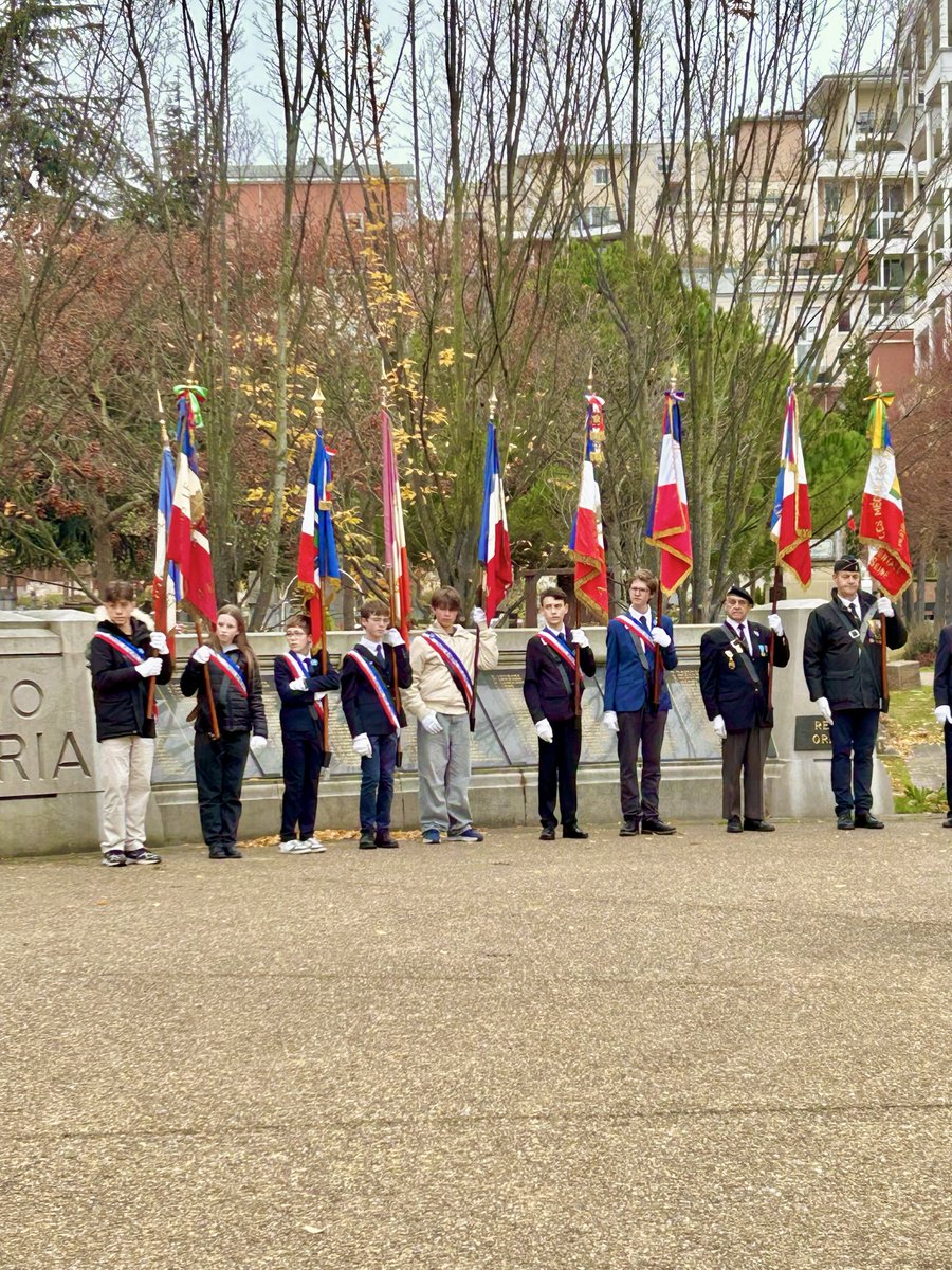 sebeauval's tweet image. 🇫🇷 Cérémonie du 11 novembre à #Courbevoie 🇫🇷 
Jour de Devoir de Mémoire où aux côtés des anciens combattants, des forces de sécurité, des élus et des nombreux Courbevoisiens, nous nous souvenons et rendons hommage aux soldats d’hier et d’aujourd’hui mort pour la France.