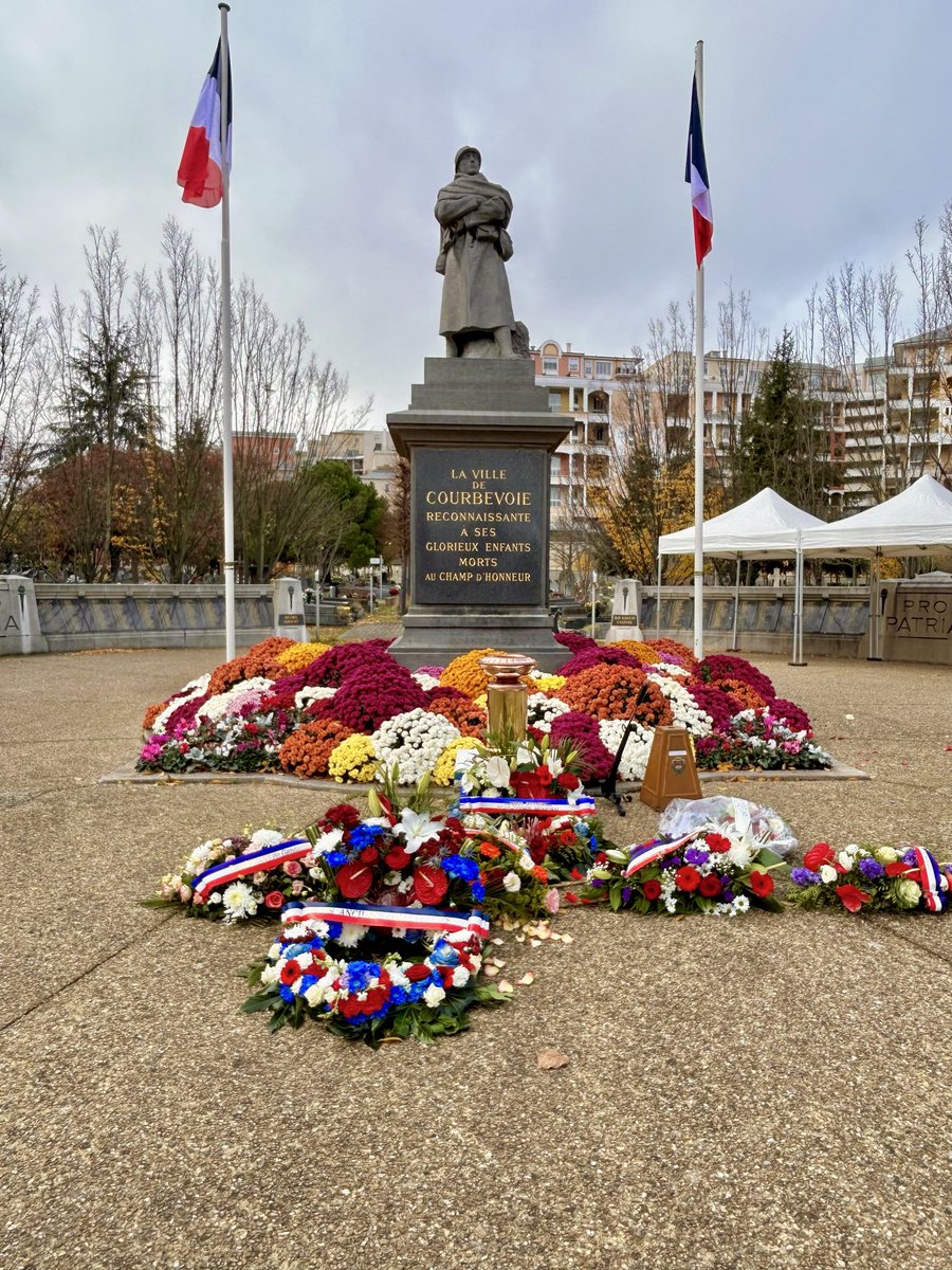 sebeauval's tweet image. 🇫🇷 Cérémonie du 11 novembre à #Courbevoie 🇫🇷 
Jour de Devoir de Mémoire où aux côtés des anciens combattants, des forces de sécurité, des élus et des nombreux Courbevoisiens, nous nous souvenons et rendons hommage aux soldats d’hier et d’aujourd’hui mort pour la France.