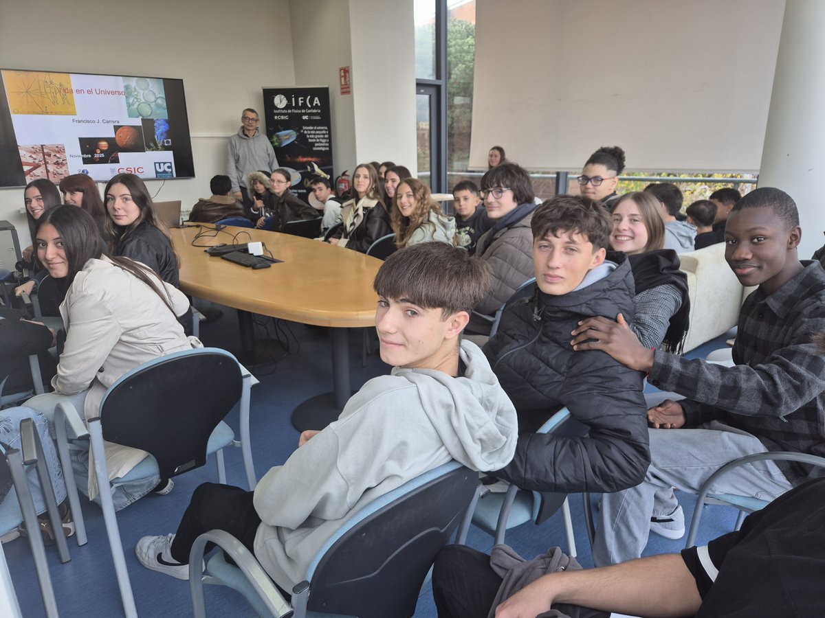 UCDivulga's tweet image. 👽 ¿Estamos solos en el universo?
El investigador de @IFCA_CSIC_UC, Francisco Carrera, con alumnos del IES Marqués de Manzanedo (Santoña) en “Vida en el Universo”, de la Semana de la Ciencia @unican 🌌
Origen, evolución y búsqueda de vida más allá de la Tierra 🌍✨
#G9SCIENCE4ALL