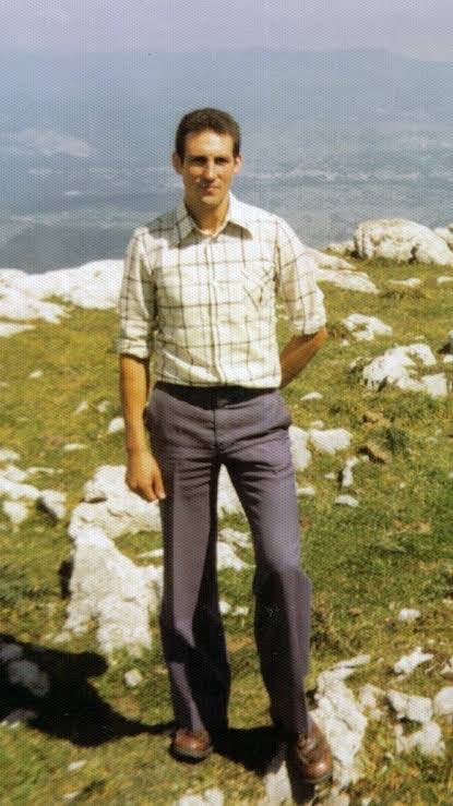 1979ko Azaroaren 11an, Guardia Zibilak Lakuntzako zinegotzia zen Mikel Arregi erail zuen, Etxarrin bera kotxean zihoala tirokatu zutenean.

Mikel Arregi gogoan!

OROIMENA BORROKAN ERAIKI🌹