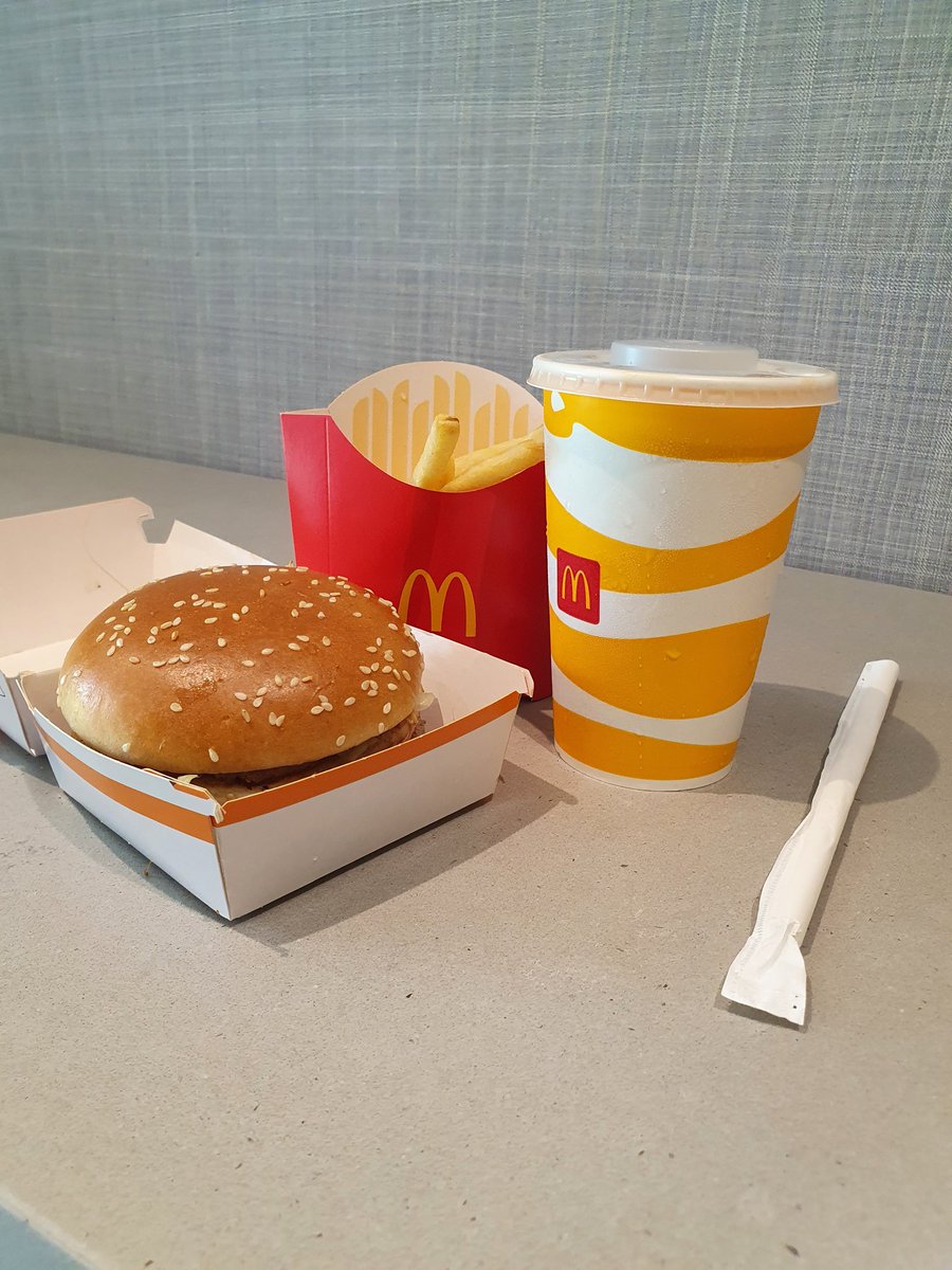 LabanLeFleur's tweet photo. @McDonalds_SA When #FOMO hits you and you rush to get R30 #BigMac Offer. Thanks Mcds for making my rainy day shine and making my stomach happy. 😂 Happy Birthday!! https://t.co/3xiOhDigB1