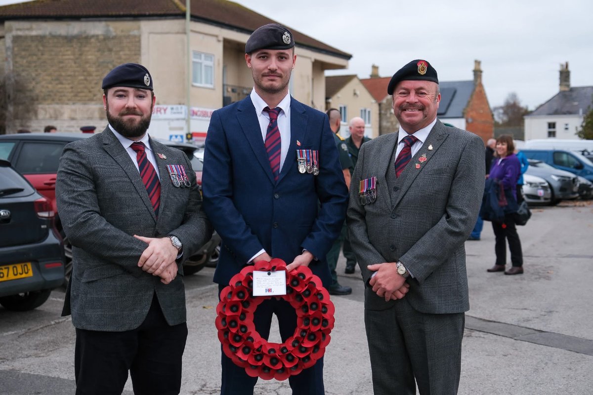 UGLE_GrandLodge's tweet photo. Across the country, Freemasons joined Remembrance Services to pay their respects to those who made the ultimate sacrifice.

Lest We Forget 🌹

#Freemasons https://t.co/sWQG8m1y0p