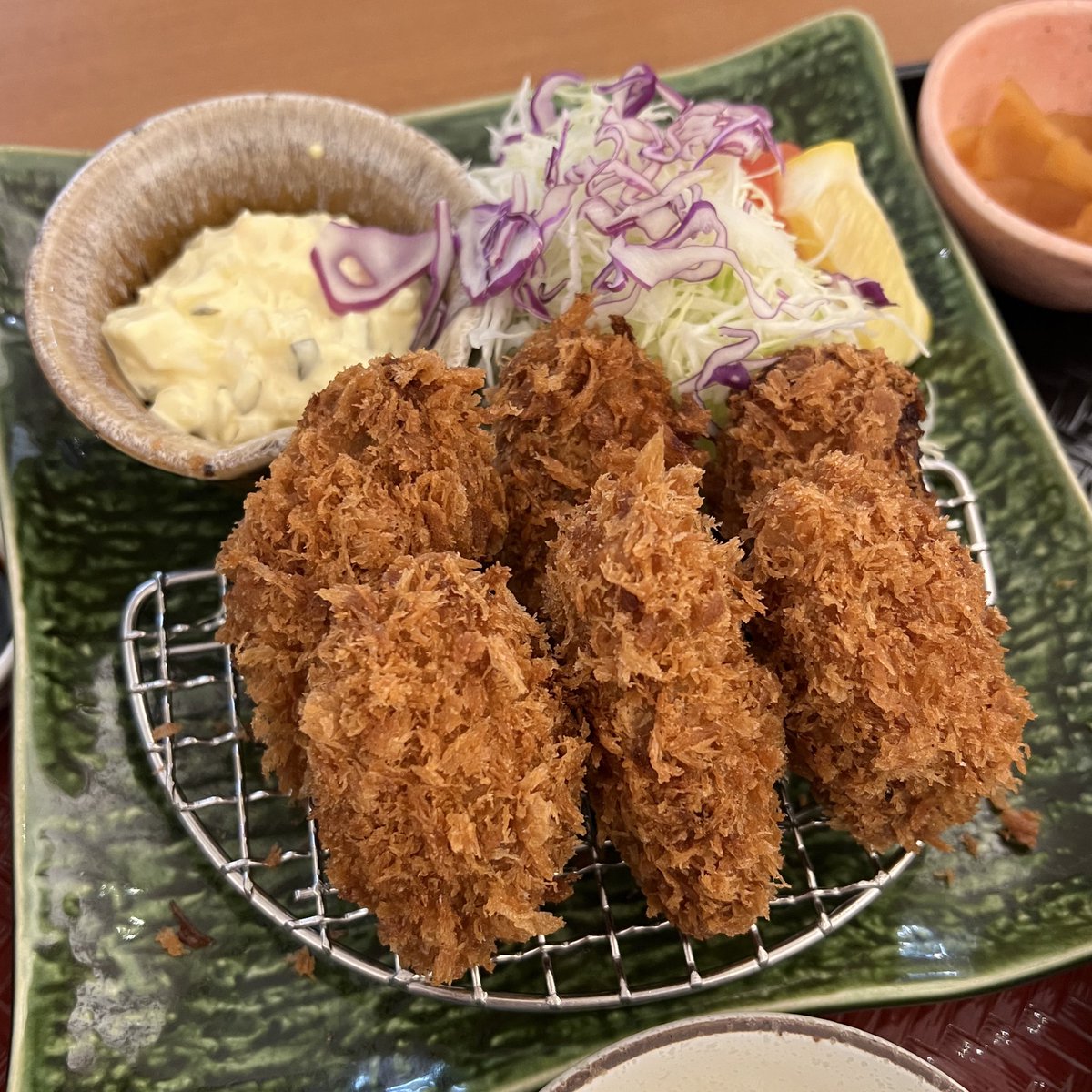 bifutekimodoki's tweet image. 元糖尿病予備軍の老人にはこのくらいの量と内容がちょうどいいかも🩵…( ´_ゝ`)🩵

大戸屋　牡蠣フライ定食フルセット🩵…美味しい🩵…とにかく牡蠣フライが食べたかったので🩵…疲れてるのかも🩵…( ´_ゝ`)🩵

#グルテンフリー
#自炊
#健康食
#フードロス削減
#大戸屋
#大粒牡蠣フライ定食