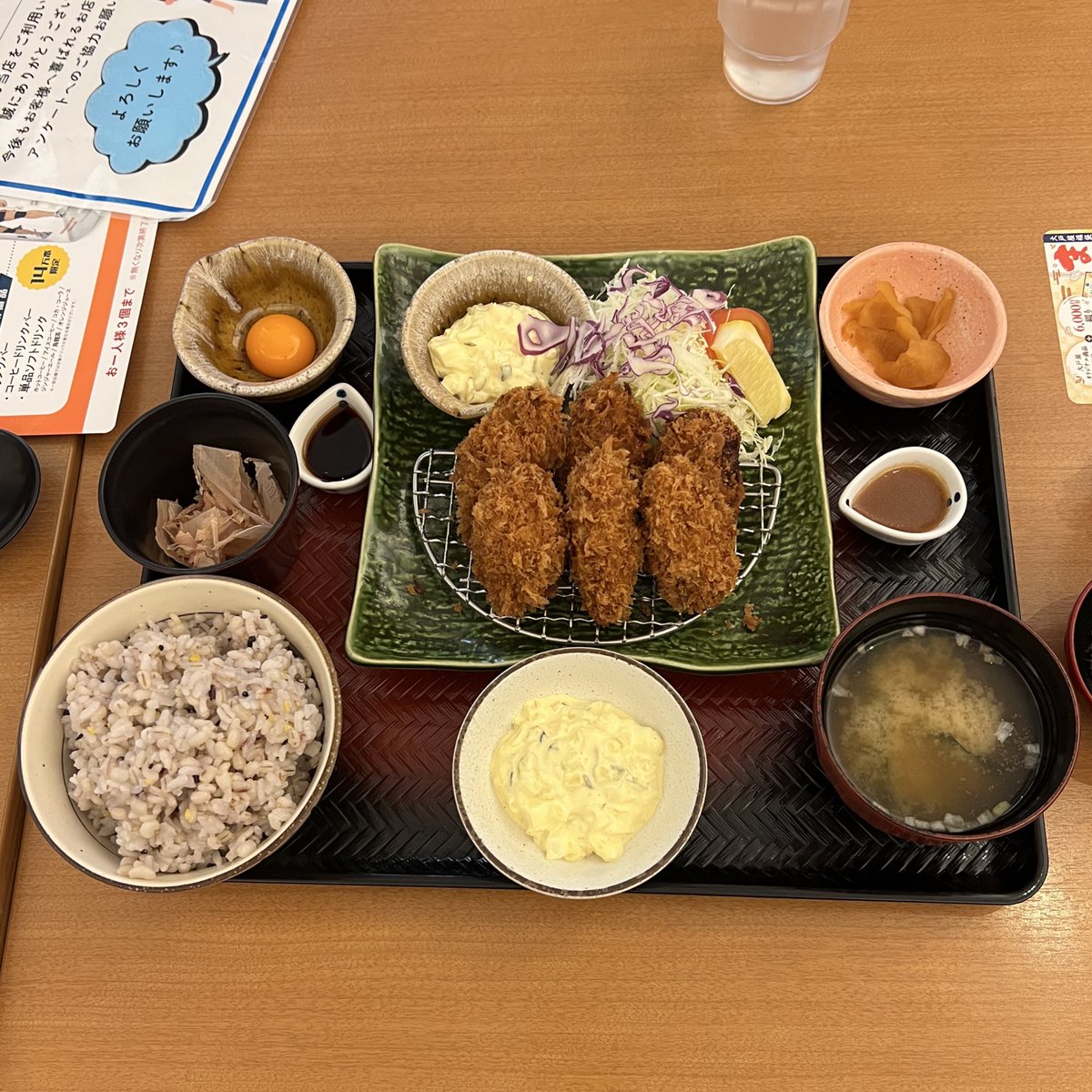 bifutekimodoki's tweet image. 元糖尿病予備軍の老人にはこのくらいの量と内容がちょうどいいかも🩵…( ´_ゝ`)🩵

大戸屋　牡蠣フライ定食フルセット🩵…美味しい🩵…とにかく牡蠣フライが食べたかったので🩵…疲れてるのかも🩵…( ´_ゝ`)🩵

#グルテンフリー
#自炊
#健康食
#フードロス削減
#大戸屋
#大粒牡蠣フライ定食