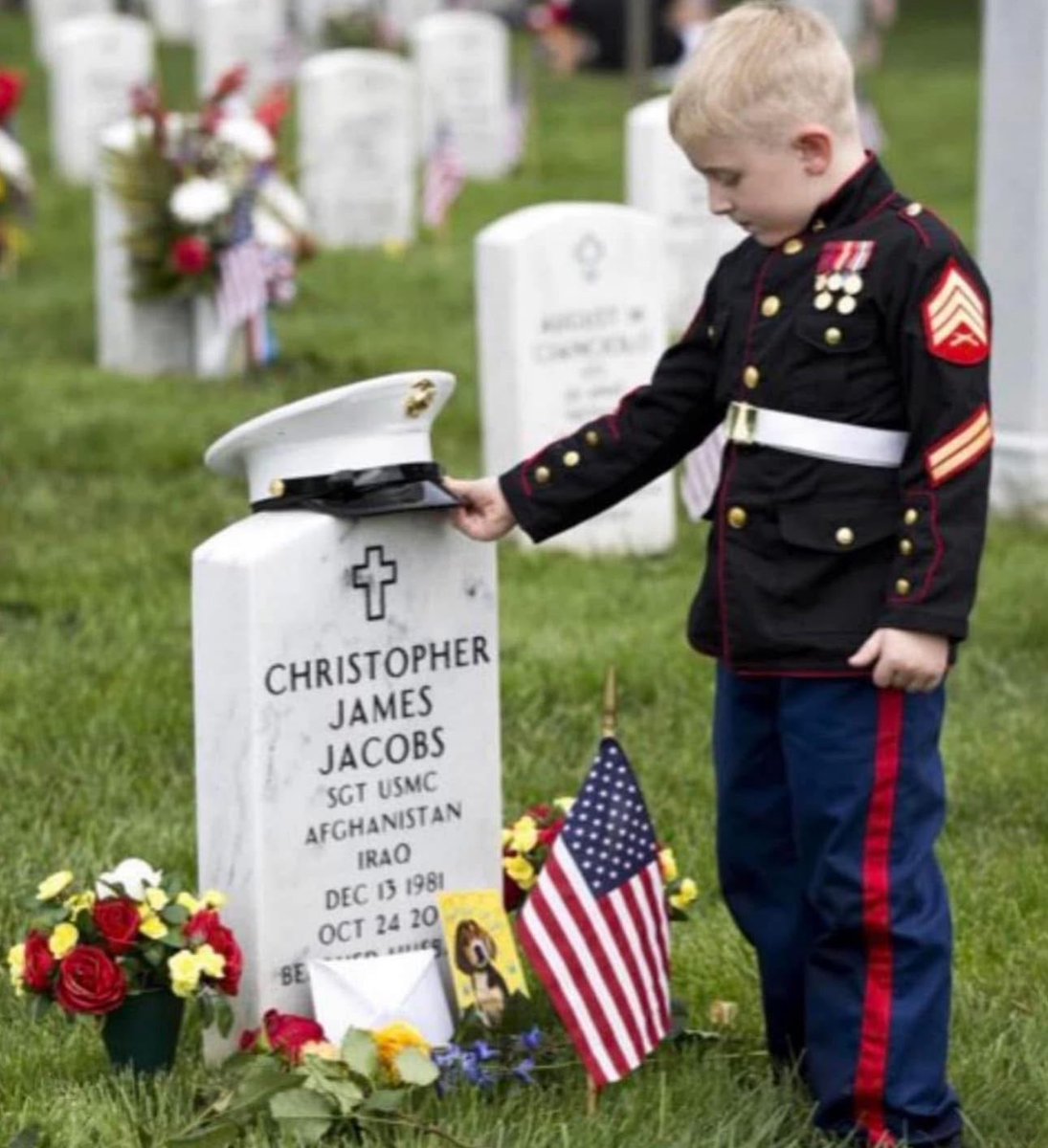 “Greater love has no one than this: to lay down one’s life for one’s friends.”

- John 15:13

Thank you veterans, soldiers, all service men and women for your sacrifice…we are forever grateful!

#VeteransDay #Veterans 

🙏 🇺🇸