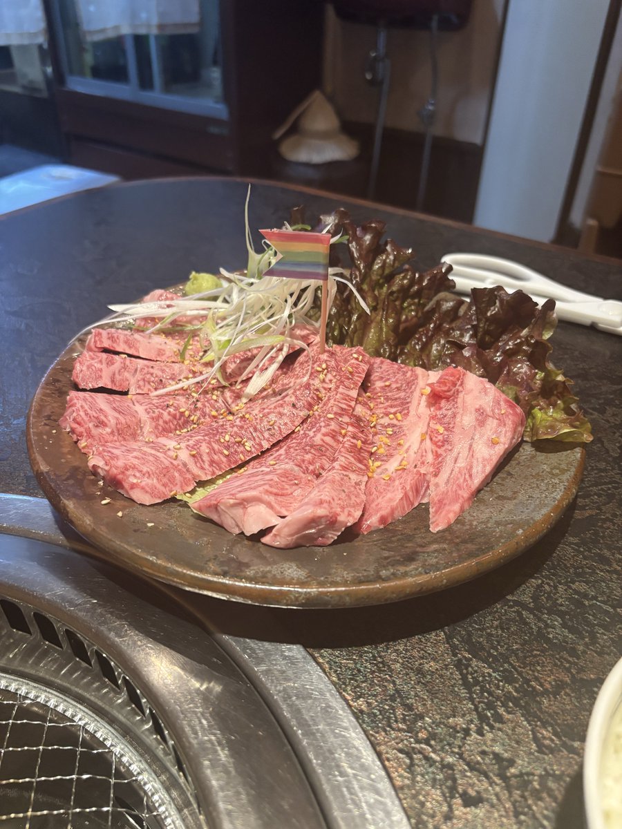 evisuke0's tweet image. お久しぶりです

賃貸で水槽部屋やってる人
絶対に押入れやクローゼットは解放して除湿機は使って欲しい！
巾木ベロベロクロスカビだらけ！