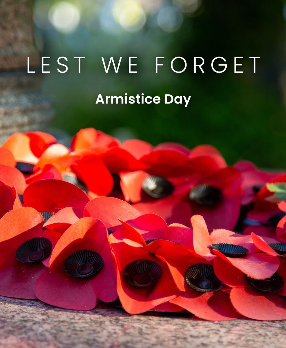 ChathamTownFC's tweet photo. As one club and one community, we pause to remember the bravery and sacrifice of those who served. We will remember them. 

𝓛𝓮𝓼𝓽 𝔀𝓮 𝓯𝓸𝓻𝓰𝓮𝓽. 🌹

#ArmisticeDay https://t.co/ffBs3PslxE