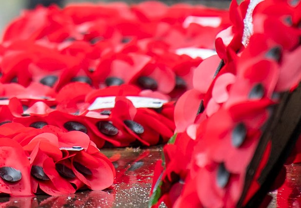 Leicester_News's tweet photo. At the eleventh hour on the eleventh day of the eleventh month – we will remember them.
#RemembranceDay
#Leicester https://t.co/clYgmRoIl3